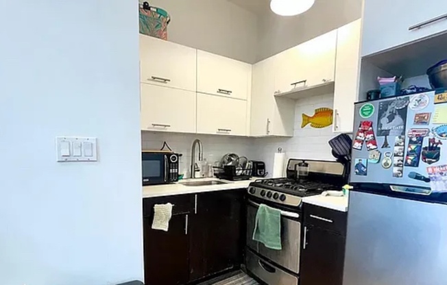 2 beds, 1 bath, $3,100, Unit 2A