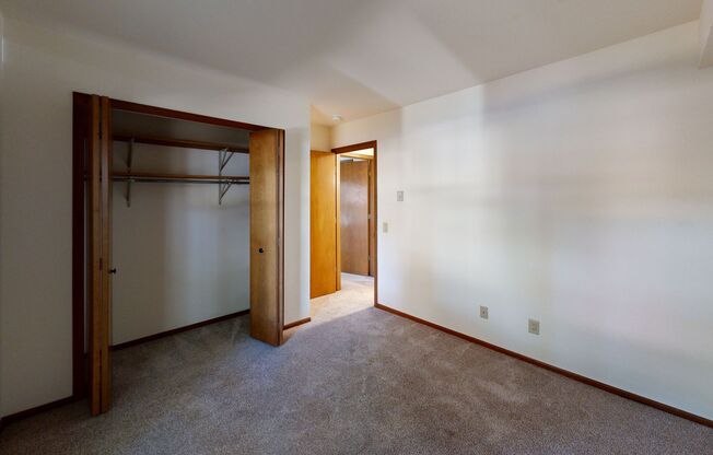 2 beds, 1 bath, 950 sqft, $1,700, Unit 7765RB