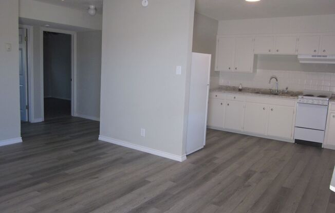 2 beds, 1 bath, 752 sqft, $695, Unit 205