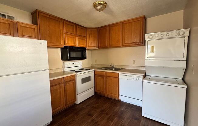 2 beds, 1 bath, $1,295