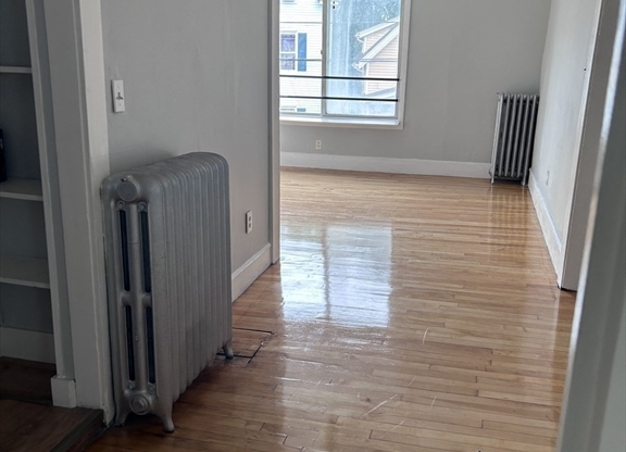 2 beds, 1 bath, $2,800, Unit 2