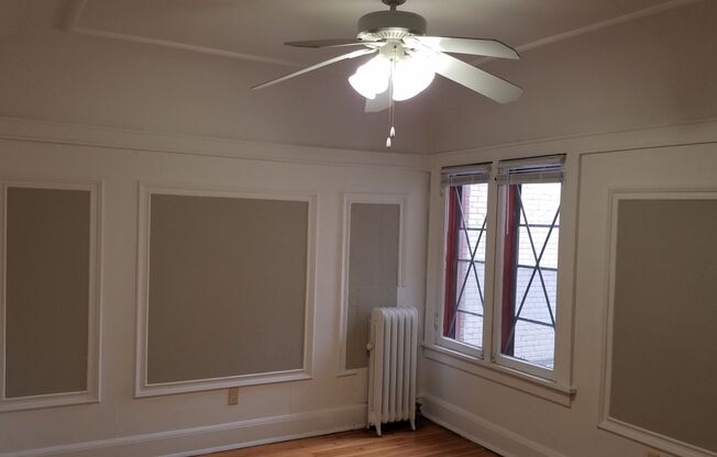 2 beds, 1 bath, 1,100 sqft, $1,275, Unit 17