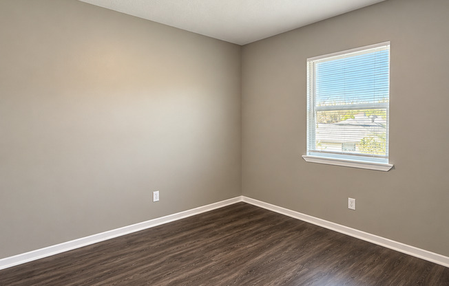 50% OFF 1st MONTHS RENT!! Renovated 2 bedroom 2nd Floor Apartment in the Heart of Conroe TX