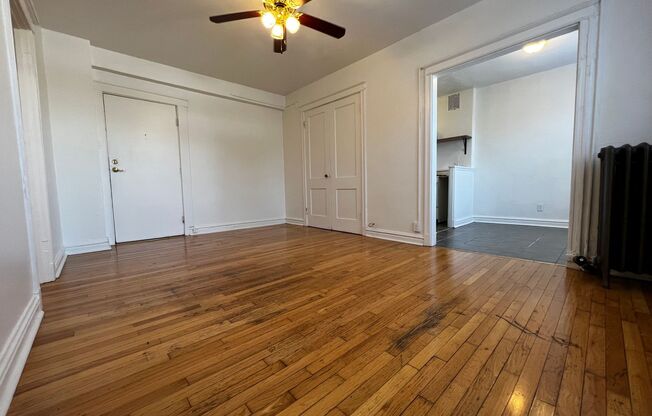 Studio, 1 bath, 400 sqft, $875, Unit 710