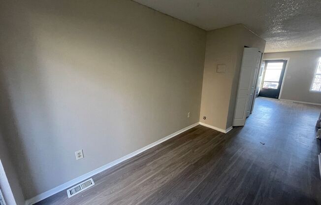 2 Bedroom 2 Bathroom Townhouse Near Quincy and Buckley!! **Special**