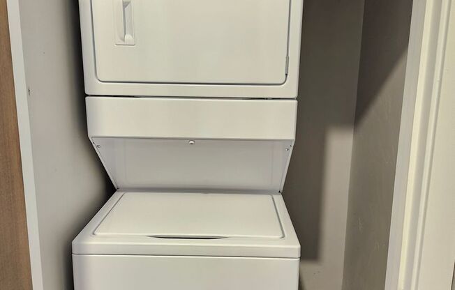 2 beds, 2 baths, 1,132 sqft, $1,650, Unit 402