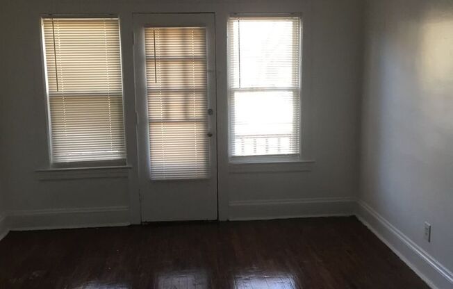 2 beds, 1 bath, $950, Unit Unit ONE