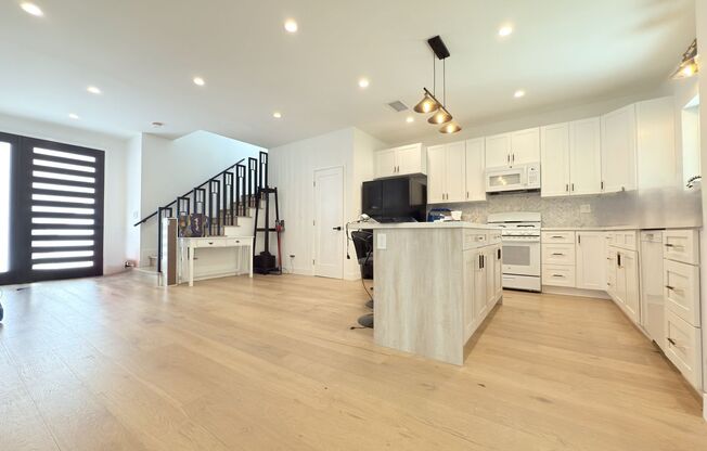 Beautifully Renovated 3-Bedroom Home in West Hills