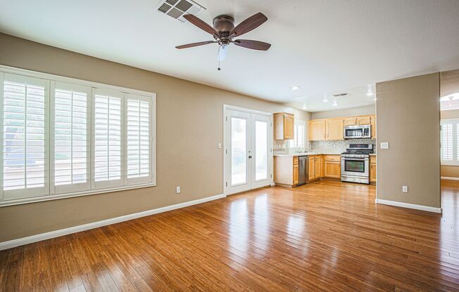 BEAUTIFUL 3 BD HOME LOCATED IN THE HEART OF SUMMERLIN!