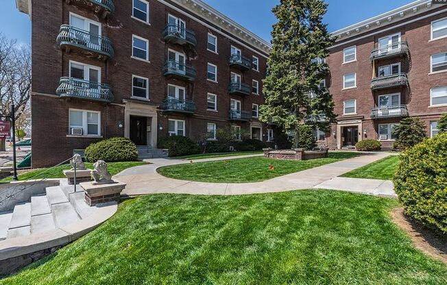Harney Court Apartments (2464 Harney St.)