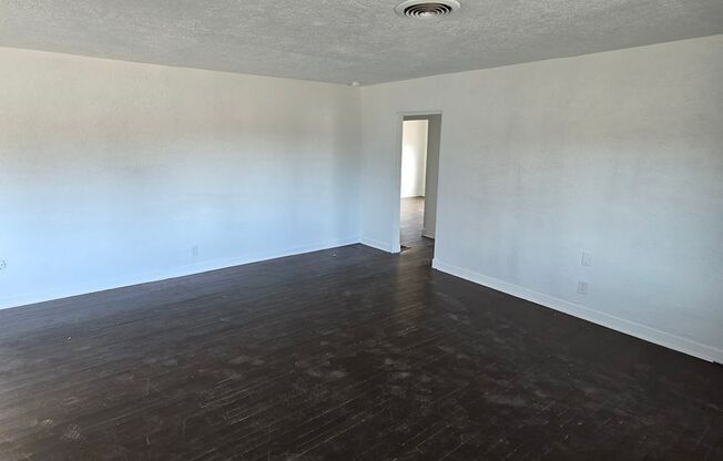 2 beds, 1 bath, $1,700