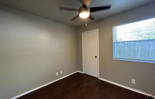 2 beds, 1 bath, $1,295, Unit Unit B