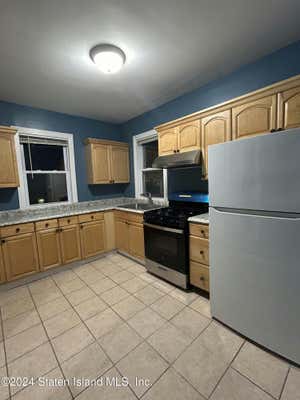 3 beds, 1 bath, 1,000 sqft, $2,950