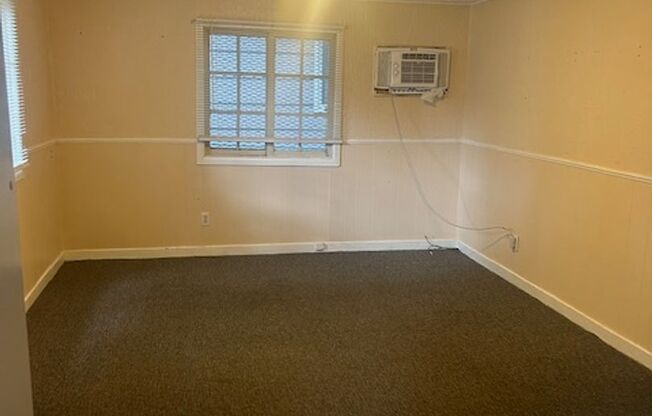 Cozy 2 Bedroom Home with Fenced Yard & Washer/Dryer – Ideal Rental Starter!
