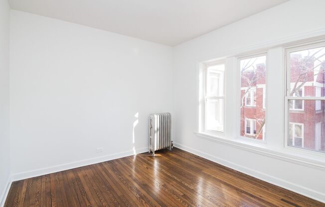 3 beds, 1 bath, 1,050 sqft, $2,400, Unit 6571-2