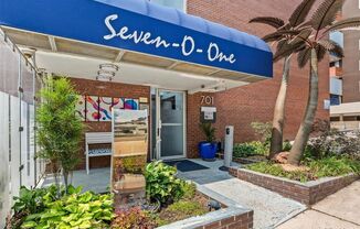 Prime Governor’s Park Location — Stylish 2-Bed 2-Bath Condo- Free off-street Parking for 1 COMPACT car!