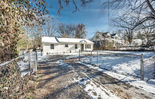 3 Bed 2 Bath House w/Fenced Yard in East Nashville $2200/mo