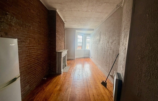 112 MARLBOROUGH ST