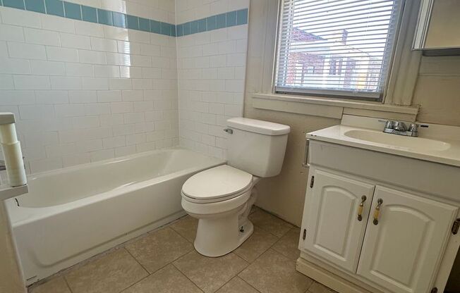 1 bed, 1 bath, $1,150, Unit Apt. 11