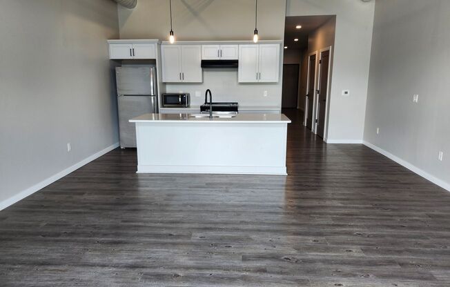 1 bed, 1 bath, 798 sqft, $1,400, Unit 204