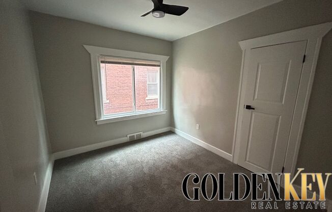 3 beds, 1 bath, $1,400, Unit 2958 Kendall St - Lower