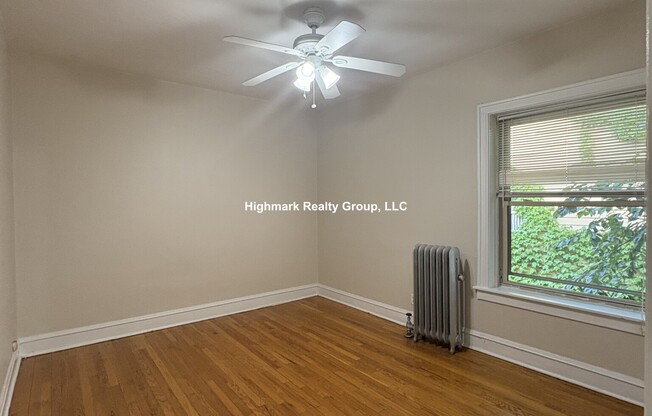 828 Reba Pl