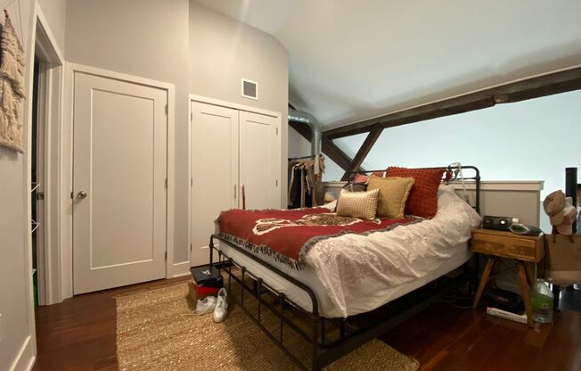 1 bed, 1.5 baths, $1,695, Unit Apt 39
