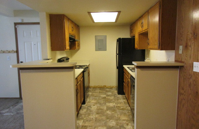 2 beds, 2 baths, 1,020 sqft, $1,900, Unit 921 S Zeno Way