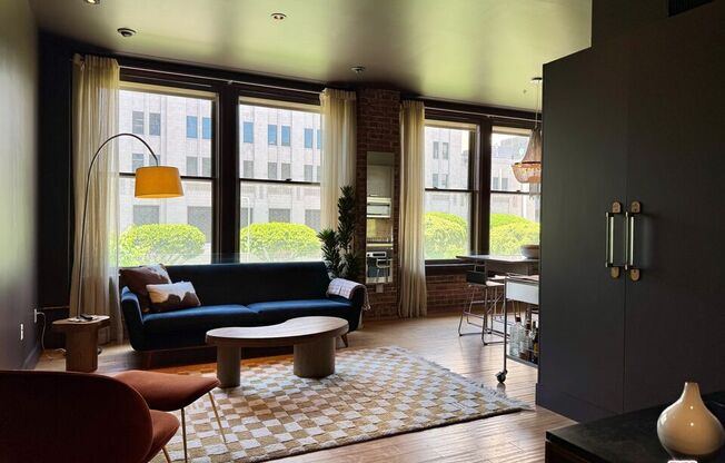 1 bed, 1 bath, 810 sqft, $2,500, Unit 301