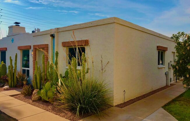2 bedroom townhome near Old Town Scottsdale!