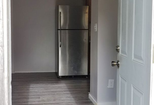 2 beds, 1 bath, $1,300