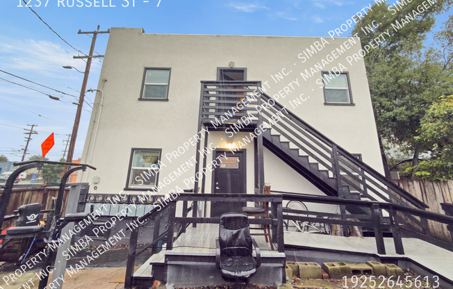 1237 RUSSELL ST