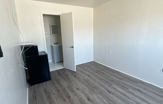 Studio, 1 bath, 160 sqft, $1,450, Unit First Door on the Left