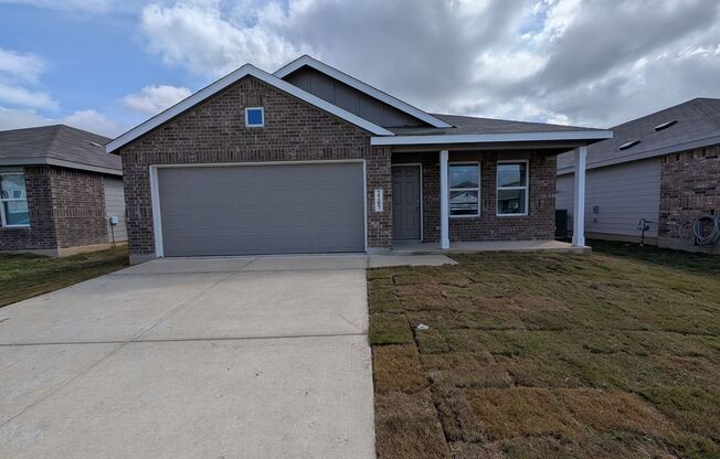 (2 Weeks Free Rent) 4/2/2 in Marion ( Kayden Springs) / Fridge Included / Fenced in Backyard / Marion ISD