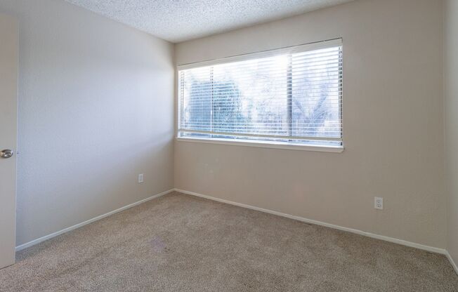 3 beds, 1.5 baths, 1,025 sqft, $2,275, Unit 490004