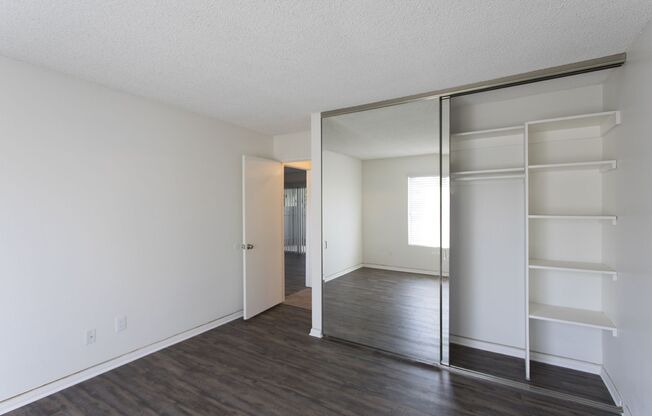 2 beds, 1 bath, $2,795, Unit 2B