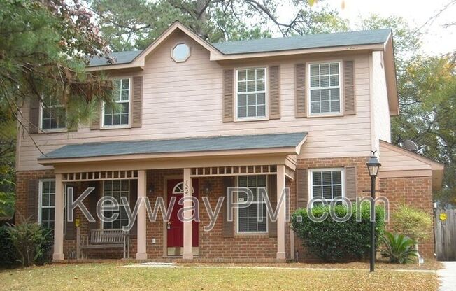 322 LAMPLIGHTER LN