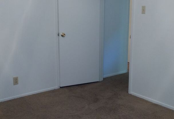 1 bed, 1 bath, 714 sqft, $840, Unit *324