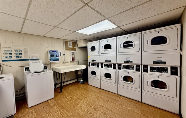1 bed, 1 bath, 999 sqft, $1,900, Unit 4L