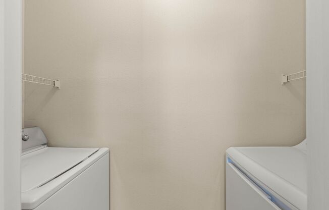 2 beds, 2 baths, $1,595, Unit # 822