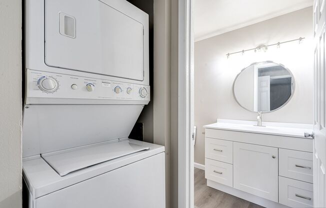 2 beds, 1 bath, 895 sqft, $1,599, Unit 2434 - 2