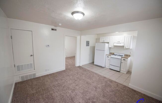 1 bed, 1 bath, 412 sqft, $1,099, Unit 01