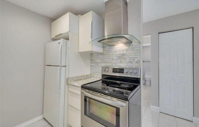 2 Bed/1 Bath, 2nd floor condo at Parklane Condos AVAILABLE AUGUST 1st!