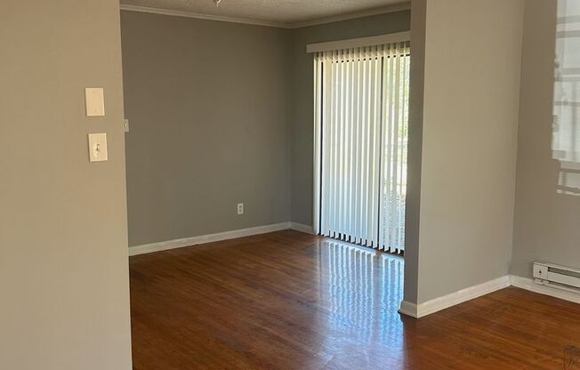 2 beds, 1 bath, 850 sqft, $1,000, Unit Dogwood 285