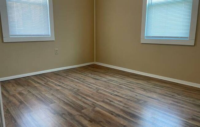 3 beds, 1 bath, 864 sqft, $900, Unit 3013 E Locust