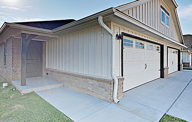 Brand New 3 Bedroom 2 Bath Duplex Near Tinker AFB!