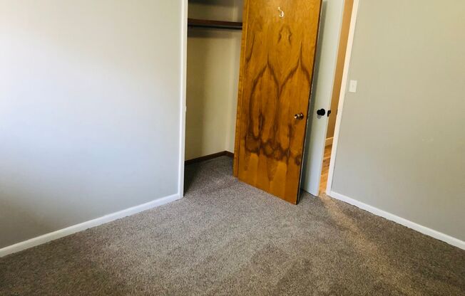 2 beds, 1 bath, $645, Unit 1