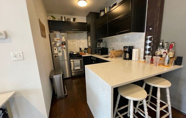 2 beds, 2 baths, 800 sqft, $1,895, Unit 3rd Fl