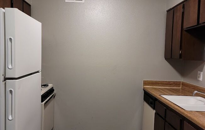 1 bed, 1 bath, 600 sqft, $725, Unit 127