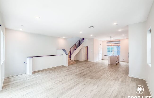 Modern 3BD/2.5BA Townhome in Mission Valley with Kitchen Island, Private Patio & 2-Car Garage